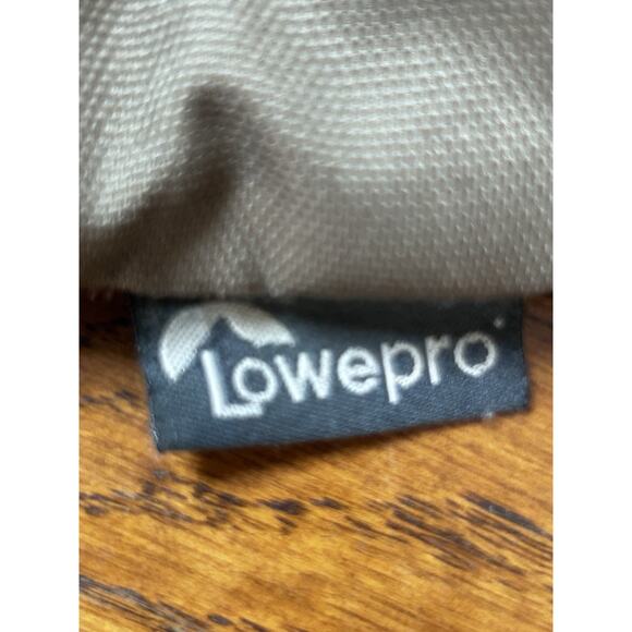 Lowepro Passport Sling Camera Bag for DSLR Photography & Travel Camera Bag - Picture 3 of 5